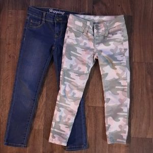 Girls size 5 one pair of Jean jeggins and a pair of Camouflage pants size 5